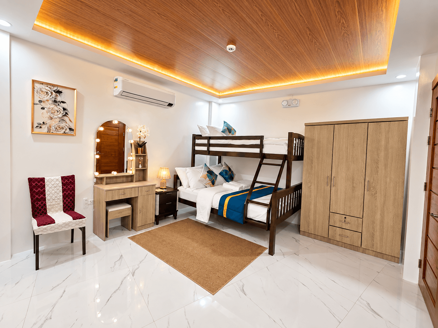 Tomlyn's Penthouse 6
