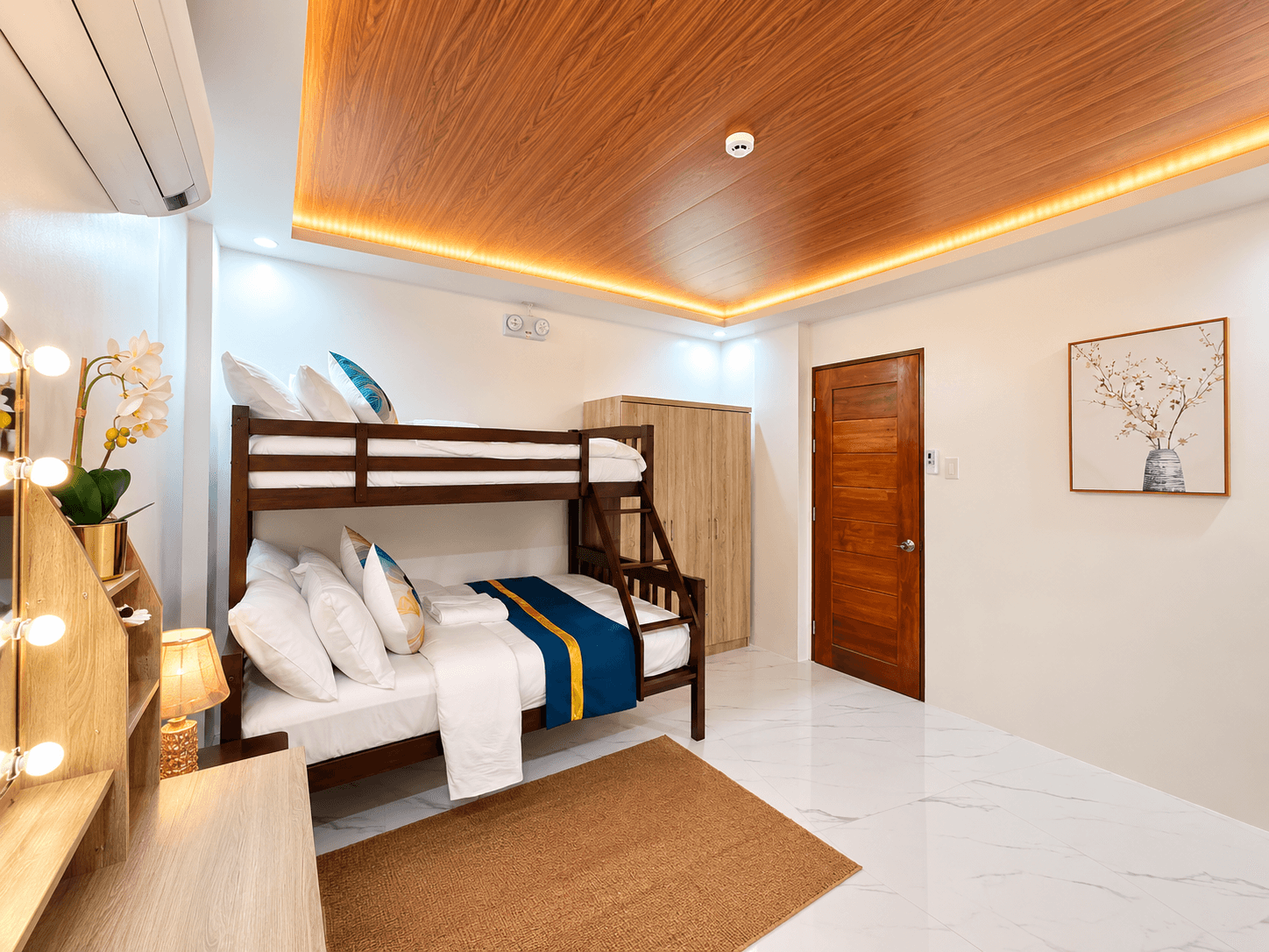 Tomlyn's Penthouse 7