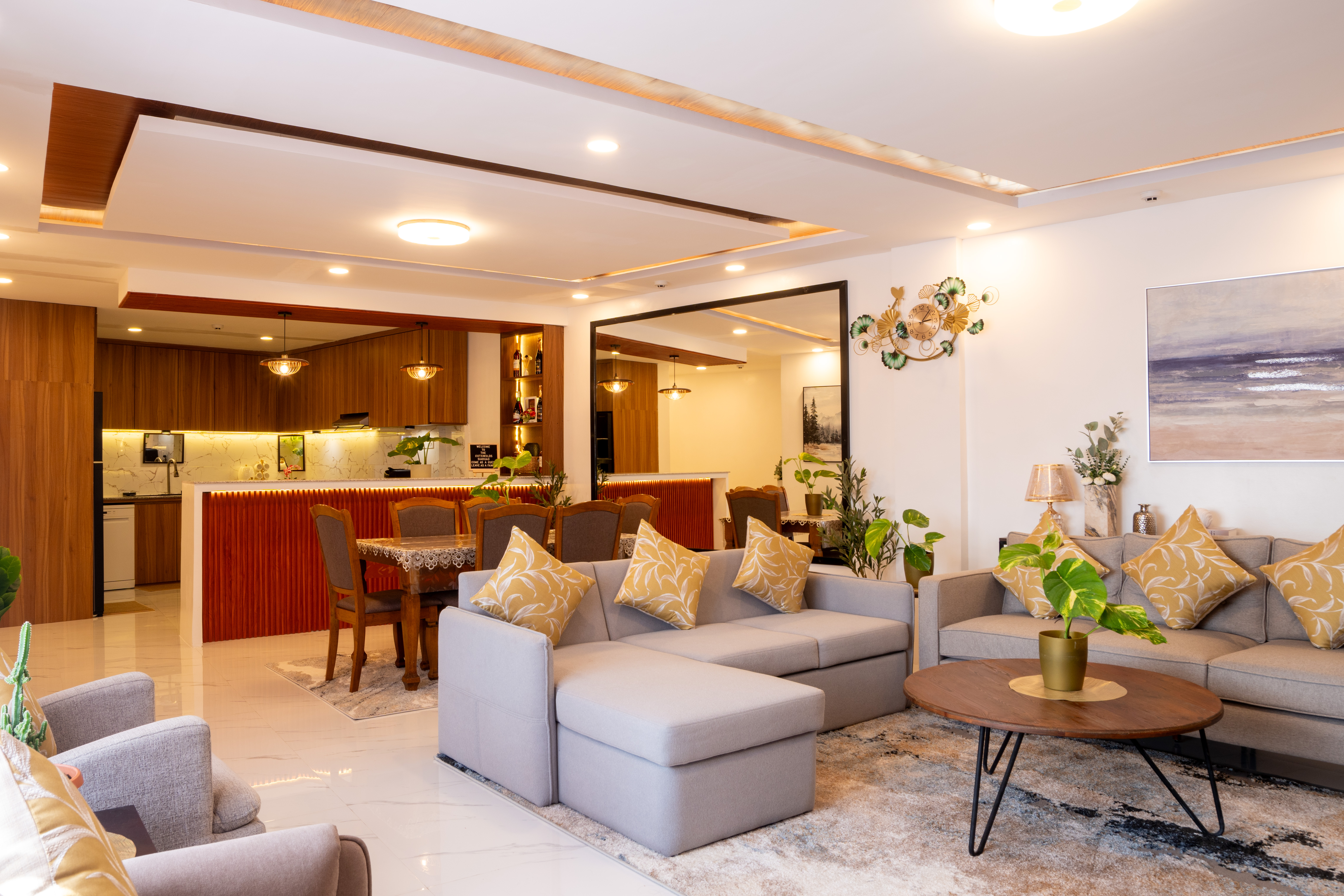 Tomlyn's Penthouse 7