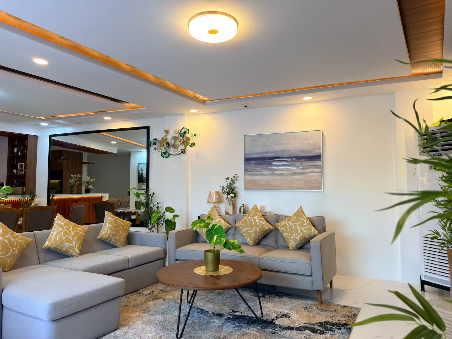 Tomlyn's Penthouse 6
